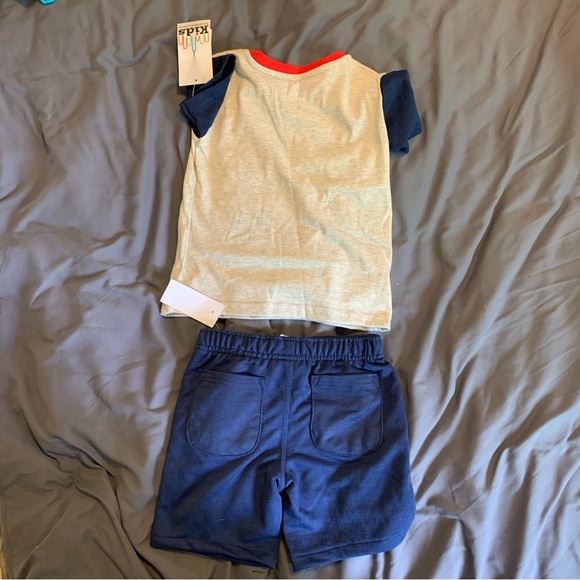 Boys 2 Piece Set - Picture 2 of 3